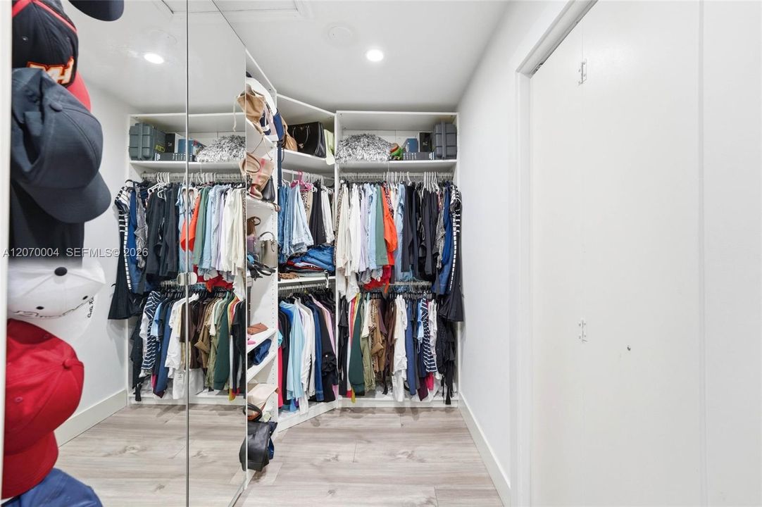 En Venta: $2,500,000 (4 camas, 4 baños, 4227 Pies cuadrados)