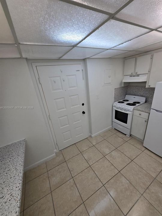 For Rent: $1,400 (1 beds, 1 baths, 382 Square Feet)