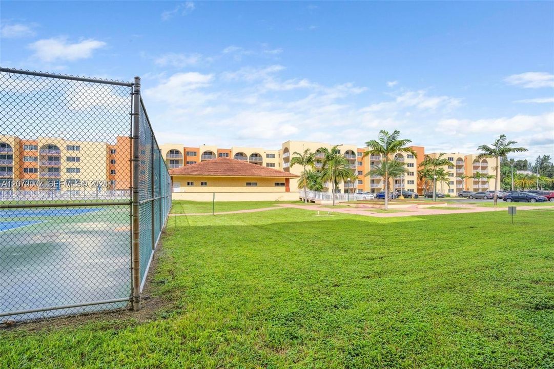 For Rent: $1,400 (1 beds, 1 baths, 382 Square Feet)