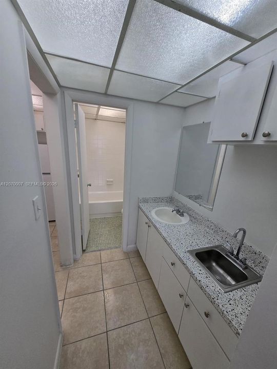 For Rent: $1,400 (1 beds, 1 baths, 382 Square Feet)