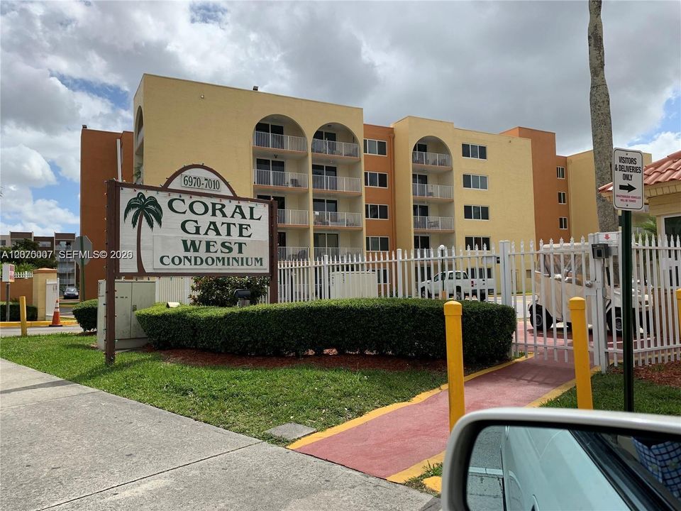 For Rent: $1,400 (1 beds, 1 baths, 382 Square Feet)