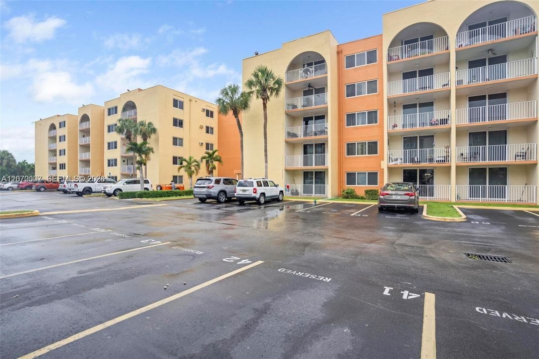 For Rent: $1,400 (1 beds, 1 baths, 382 Square Feet)
