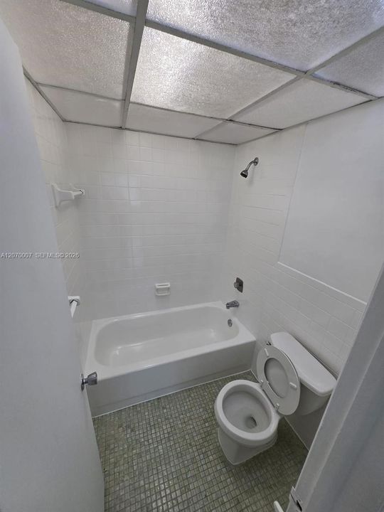 For Rent: $1,400 (1 beds, 1 baths, 382 Square Feet)