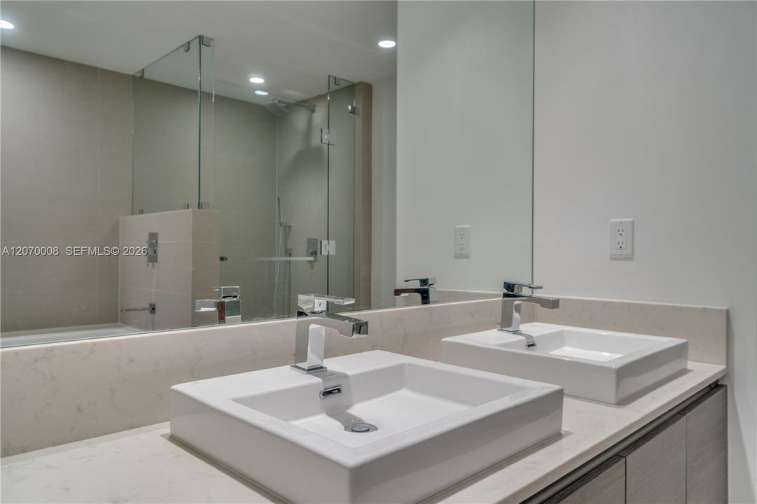 For Rent: $8,250 (3 beds, 3 baths, 1593 Square Feet)