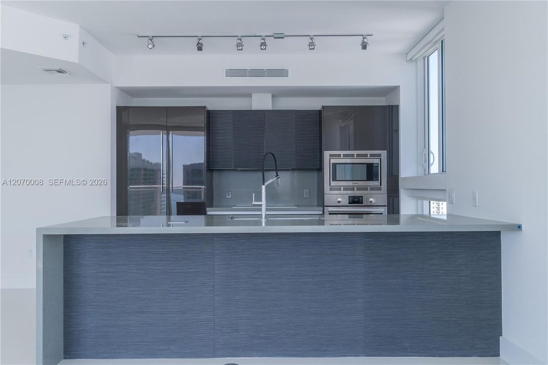 For Rent: $8,250 (3 beds, 3 baths, 1593 Square Feet)