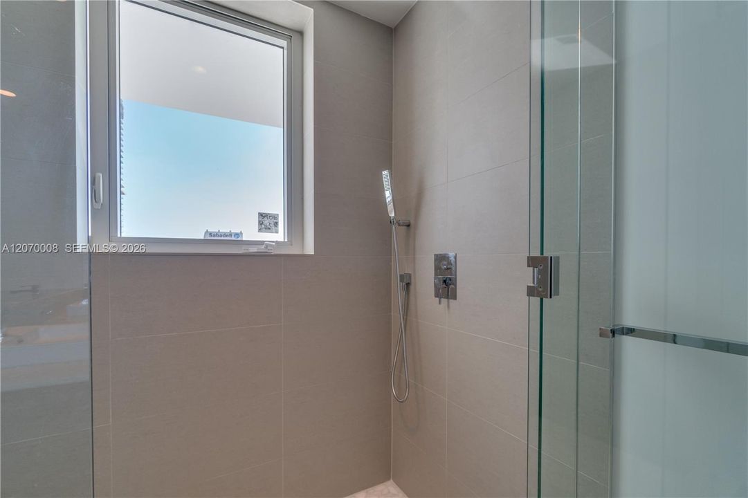For Rent: $8,250 (3 beds, 3 baths, 1593 Square Feet)