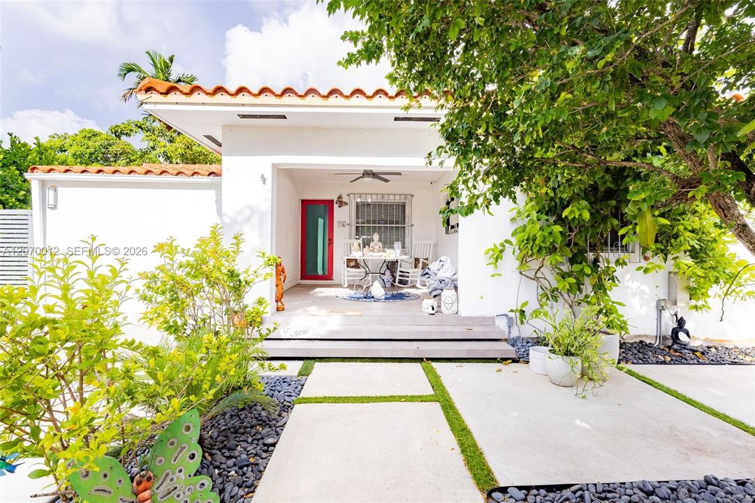 Active With Contract: $749,999 (5 beds, 4 baths, 2115 Square Feet)