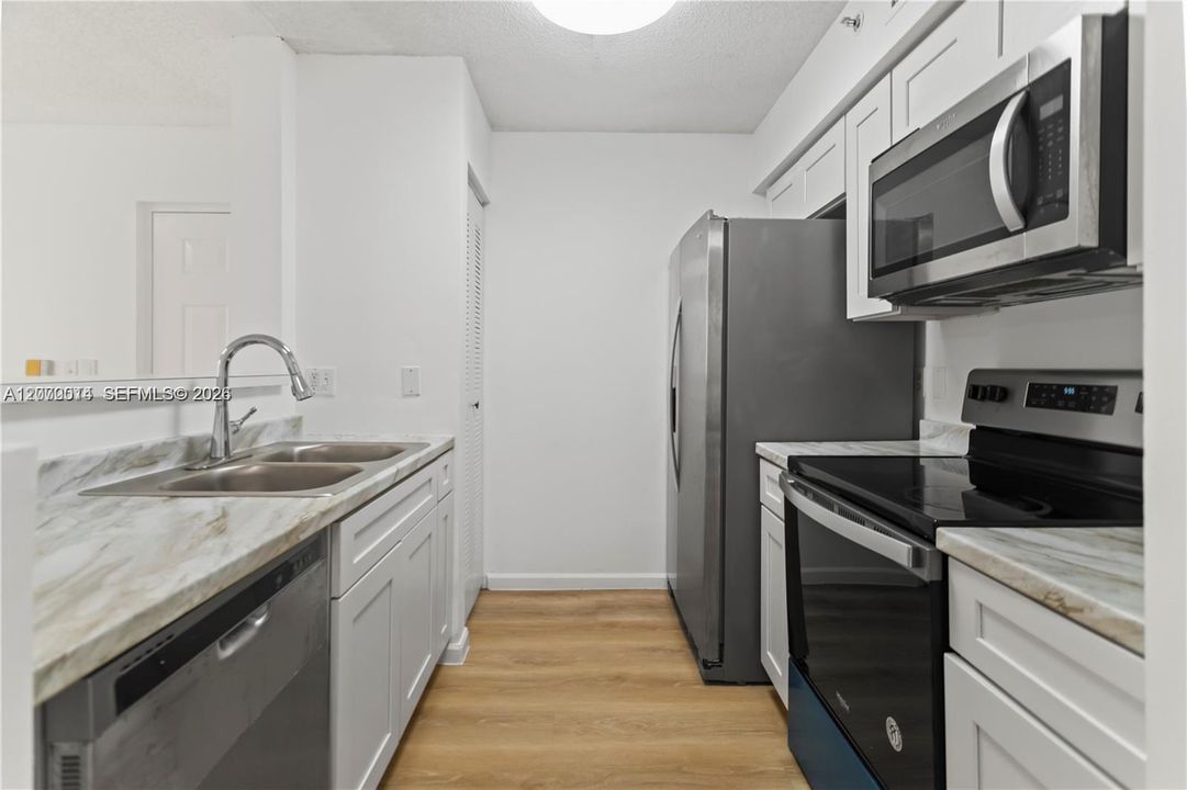 For Rent: $2,100 (1 beds, 1 baths, 665 Square Feet)