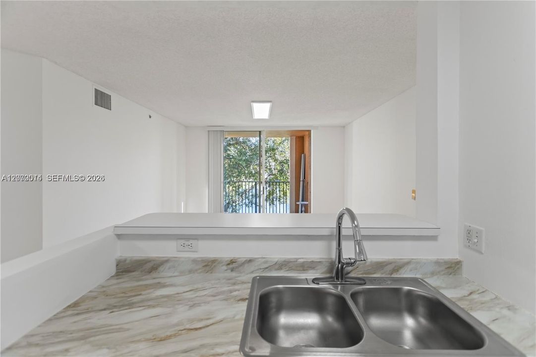 For Rent: $2,100 (1 beds, 1 baths, 665 Square Feet)