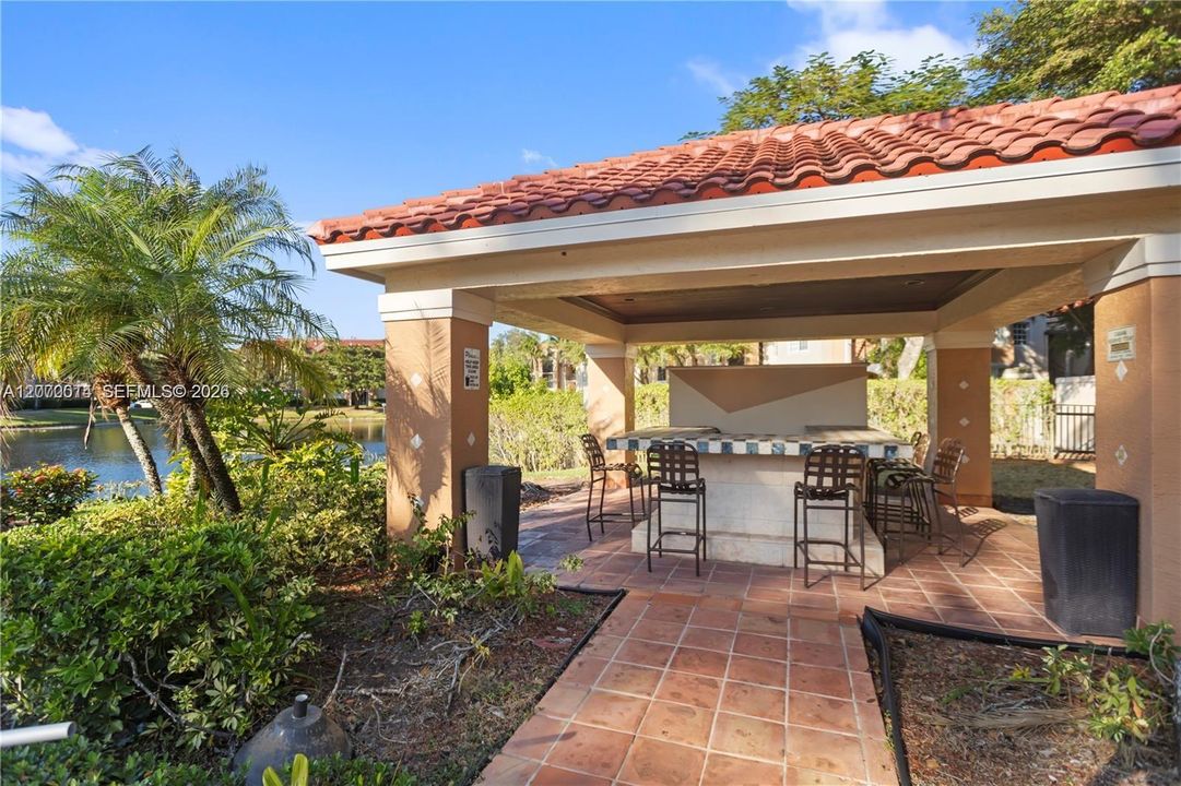 For Rent: $2,100 (1 beds, 1 baths, 665 Square Feet)