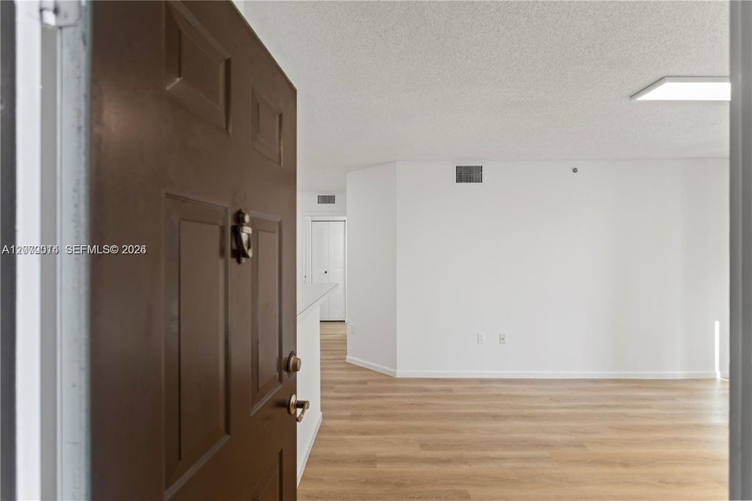 For Rent: $2,100 (1 beds, 1 baths, 665 Square Feet)