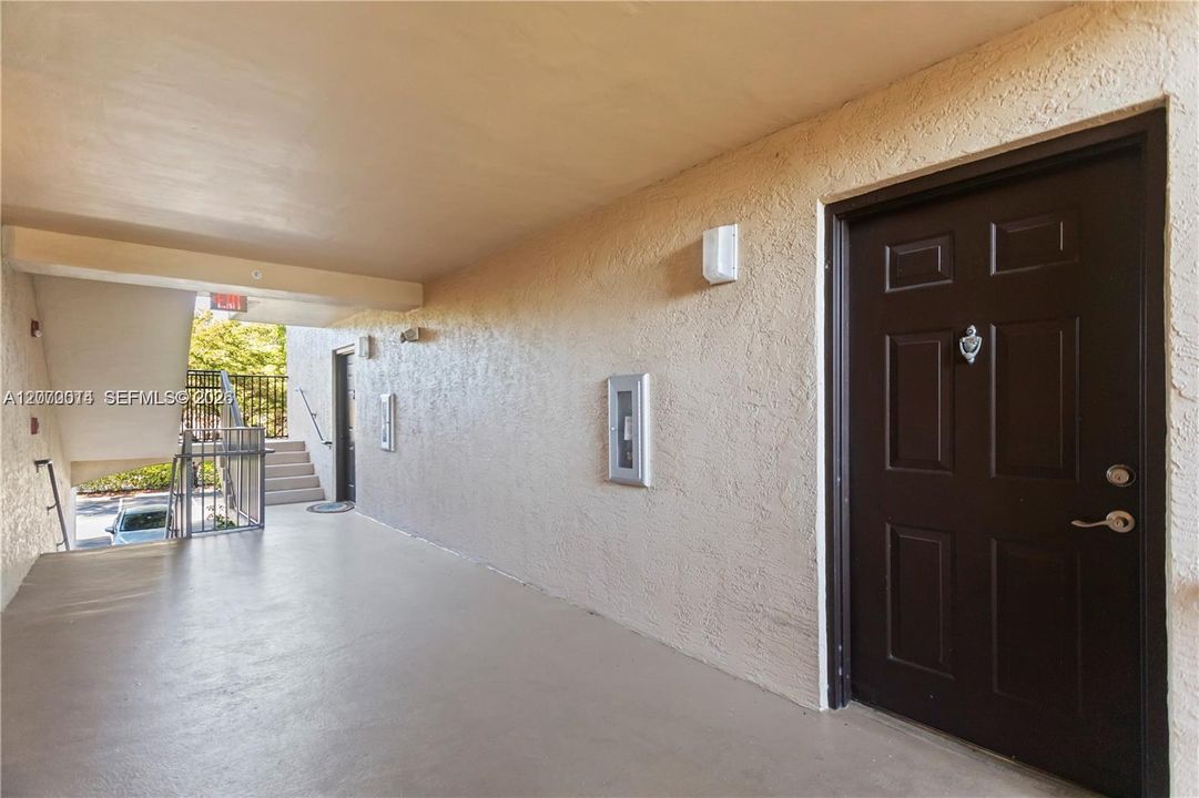 For Rent: $2,100 (1 beds, 1 baths, 665 Square Feet)
