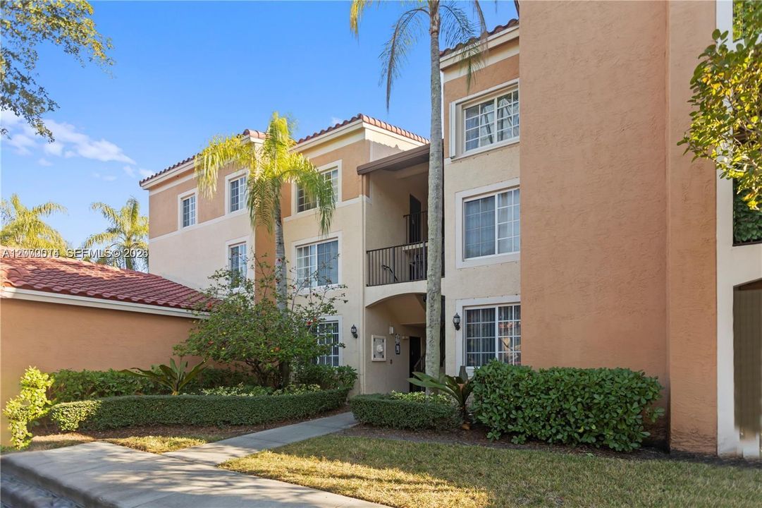 For Rent: $2,100 (1 beds, 1 baths, 665 Square Feet)