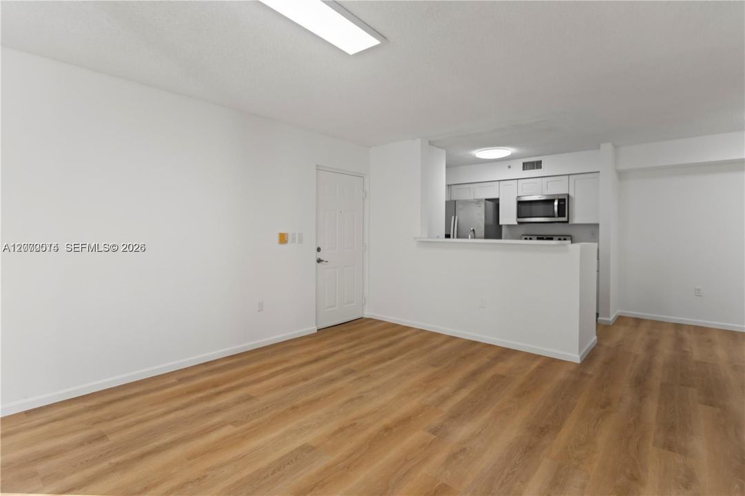 For Rent: $2,100 (1 beds, 1 baths, 665 Square Feet)