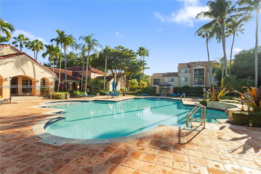 For Rent: $2,100 (1 beds, 1 baths, 665 Square Feet)