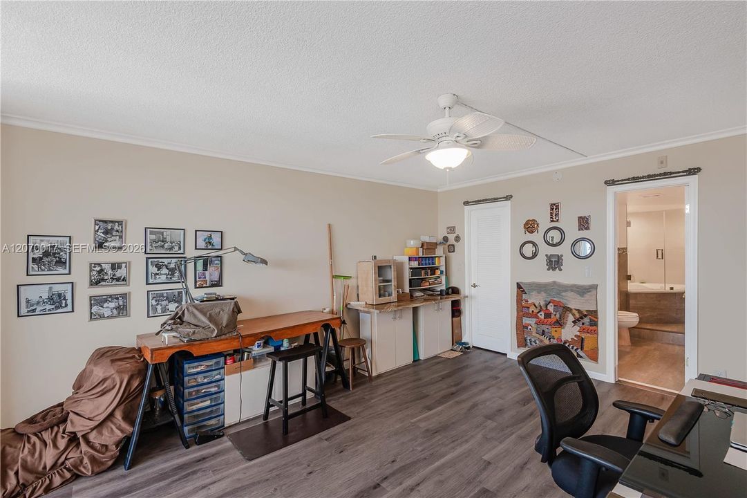 For Sale: $550,000 (3 beds, 3 baths, 1750 Square Feet)