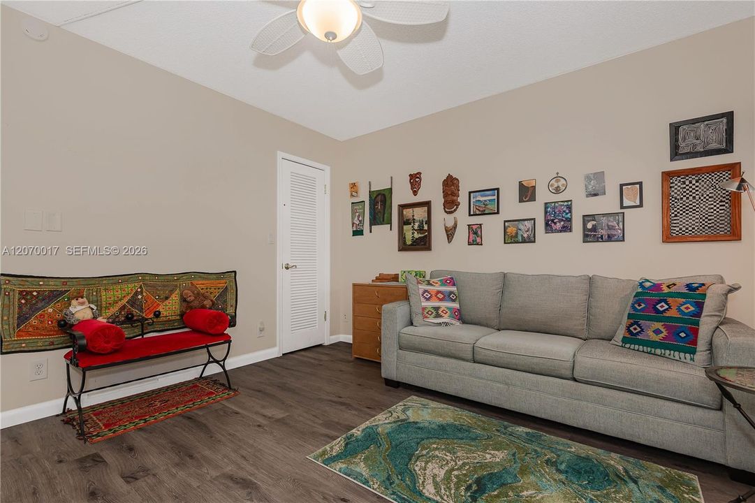 For Sale: $550,000 (3 beds, 3 baths, 1750 Square Feet)