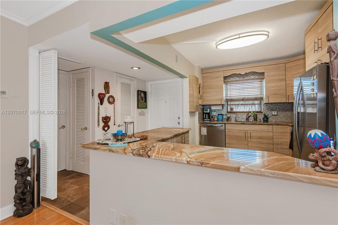 For Sale: $550,000 (3 beds, 3 baths, 1750 Square Feet)