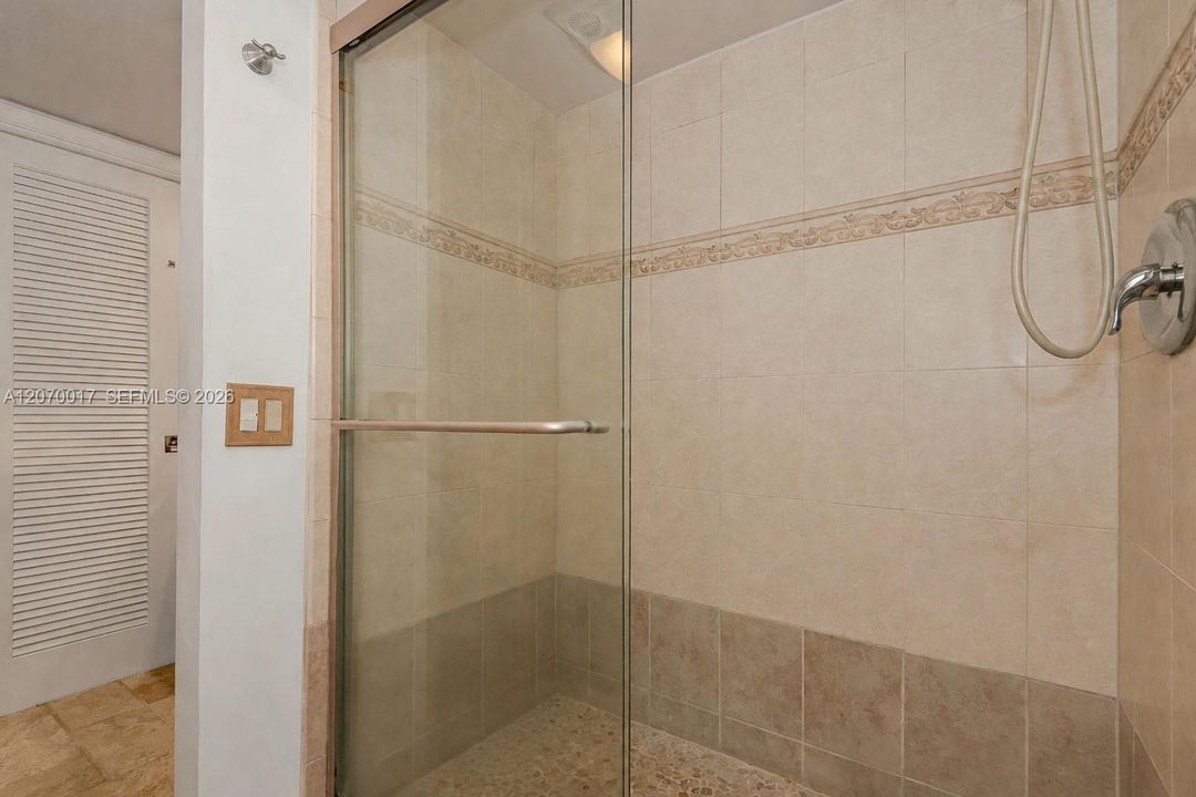 For Sale: $550,000 (3 beds, 3 baths, 1750 Square Feet)