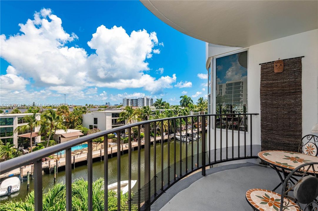 For Sale: $550,000 (3 beds, 3 baths, 1750 Square Feet)