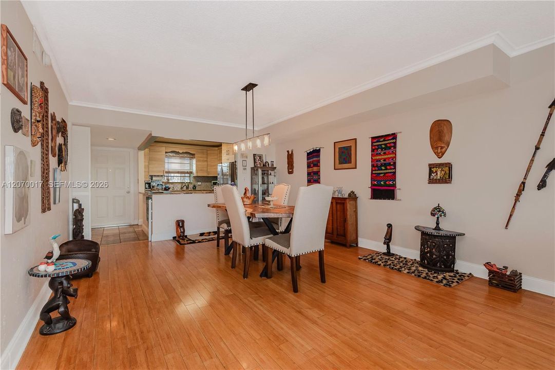 For Sale: $550,000 (3 beds, 3 baths, 1750 Square Feet)