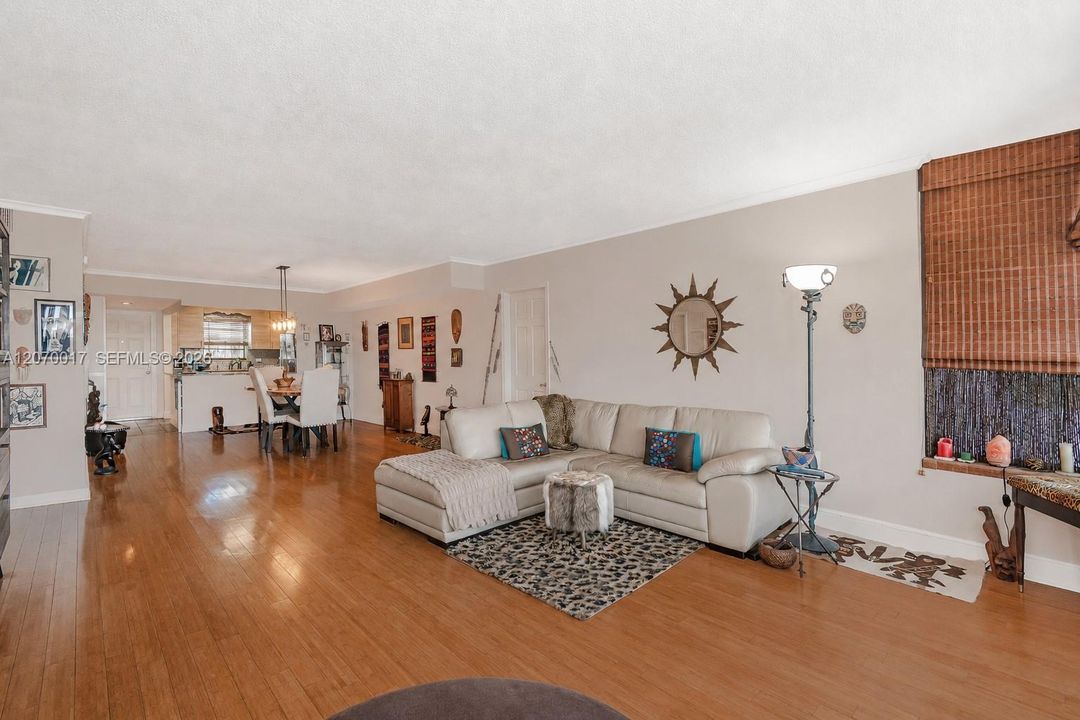 For Sale: $550,000 (3 beds, 3 baths, 1750 Square Feet)