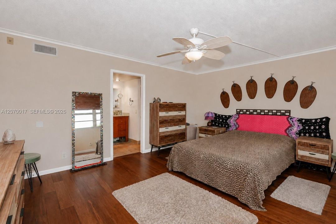 For Sale: $550,000 (3 beds, 3 baths, 1750 Square Feet)