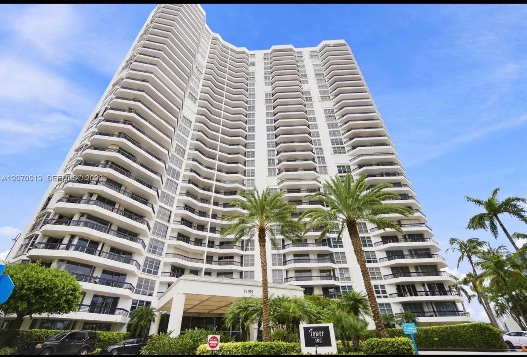 For Sale: $530,000 (2 beds, 2 baths, 1353 Square Feet)