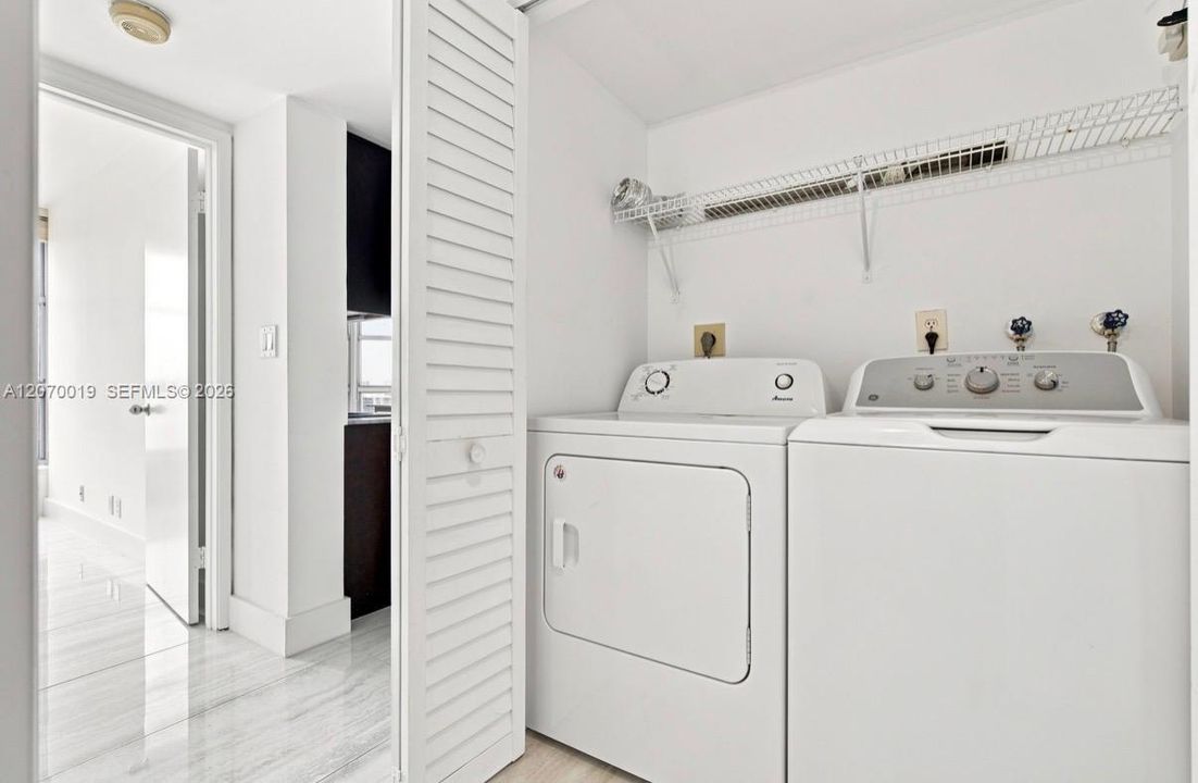 For Sale: $530,000 (2 beds, 2 baths, 1353 Square Feet)