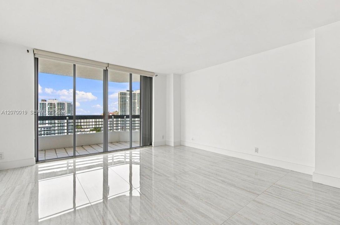 For Sale: $530,000 (2 beds, 2 baths, 1353 Square Feet)