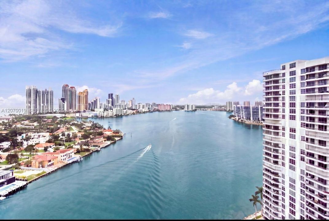 For Sale: $530,000 (2 beds, 2 baths, 1353 Square Feet)