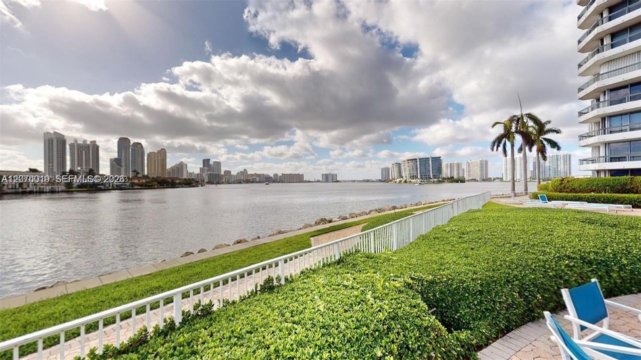 For Sale: $530,000 (2 beds, 2 baths, 1353 Square Feet)