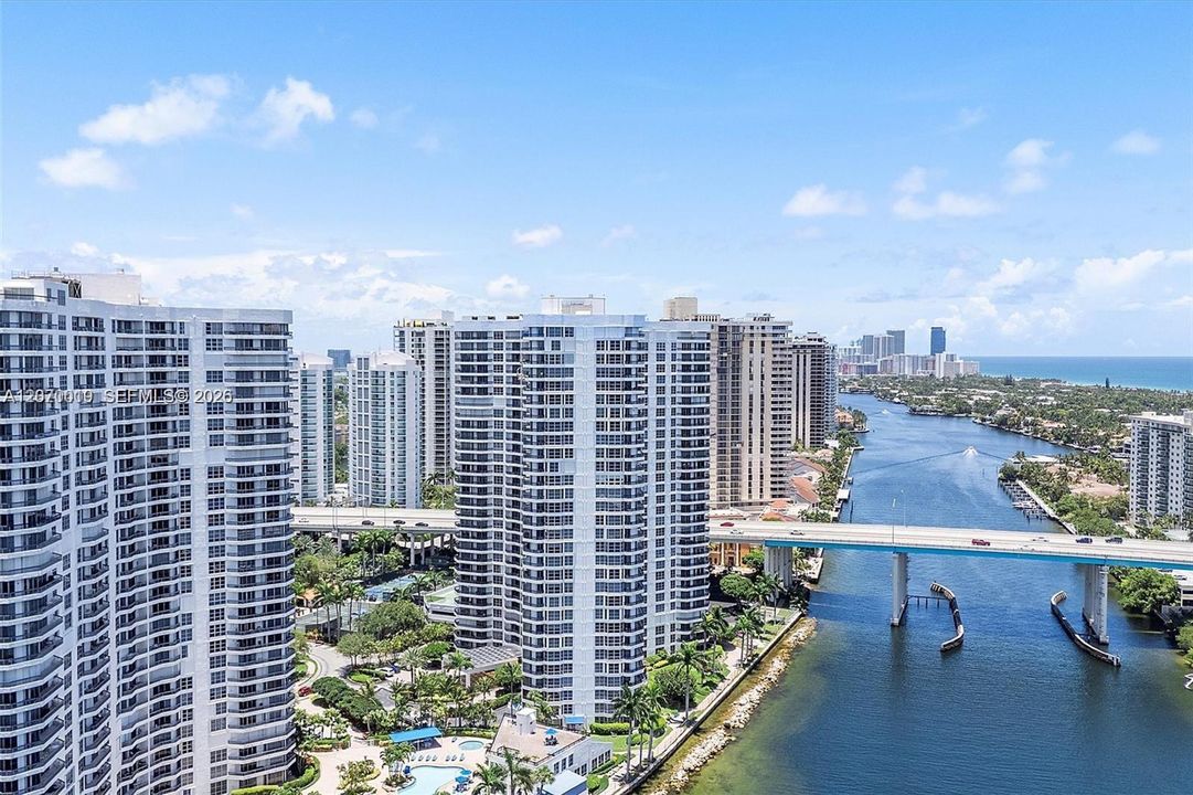 For Sale: $530,000 (2 beds, 2 baths, 1353 Square Feet)