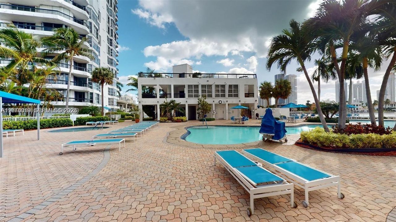 For Sale: $530,000 (2 beds, 2 baths, 1353 Square Feet)
