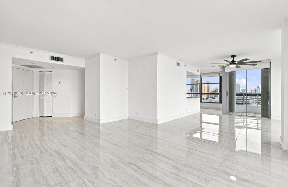 For Sale: $530,000 (2 beds, 2 baths, 1353 Square Feet)