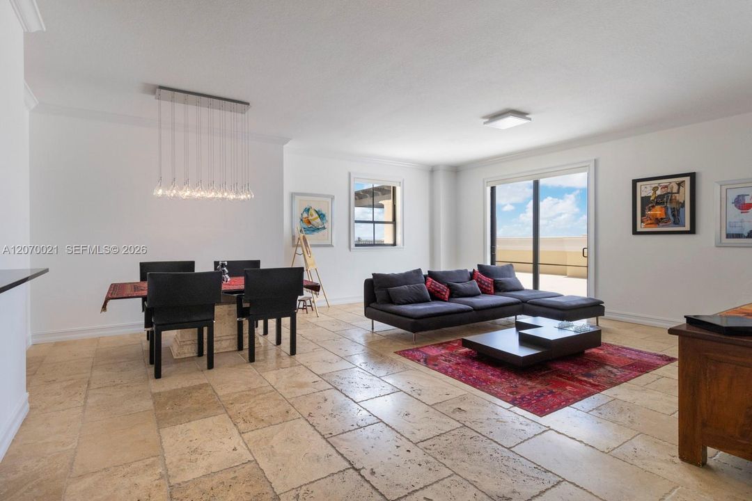 For Rent: $3,875 (2 beds, 2 baths, 1352 Square Feet)