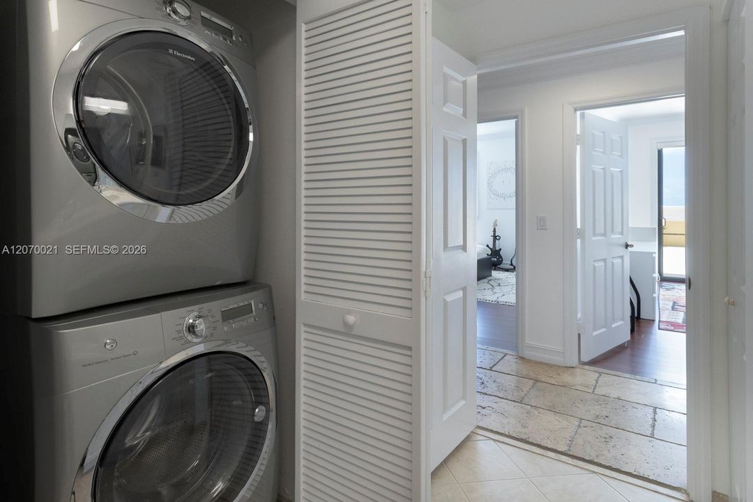 For Rent: $3,875 (2 beds, 2 baths, 1352 Square Feet)