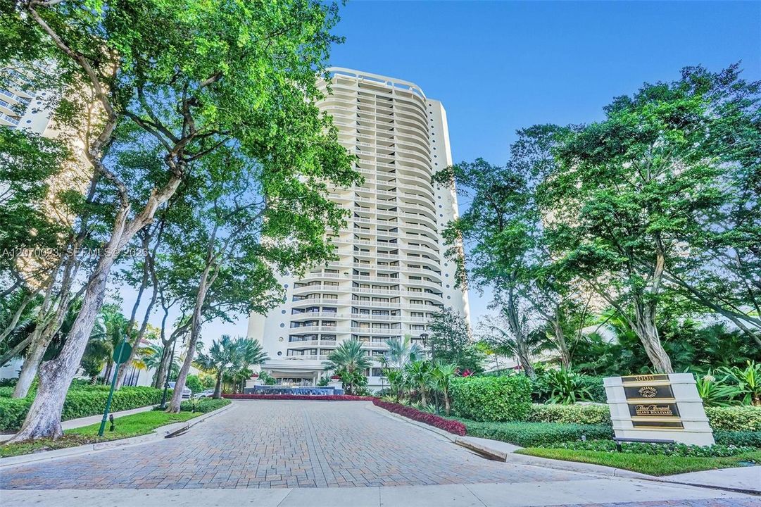 For Sale: $1,299,000 (2 beds, 2 baths, 2154 Square Feet)