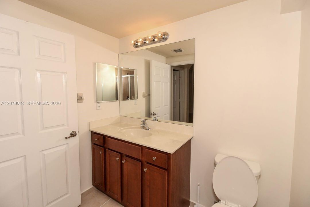 1st Floor Full Bathroom