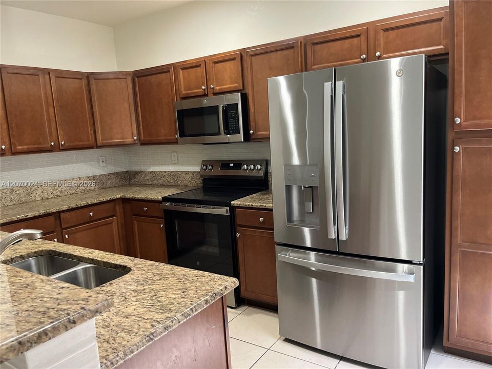 For Rent: $3,500 (4 beds, 3 baths, 2312 Square Feet)