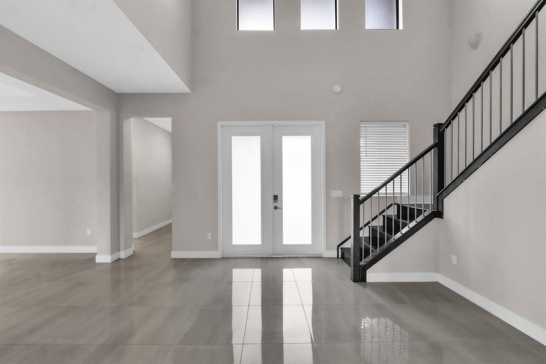 #6 Foyer