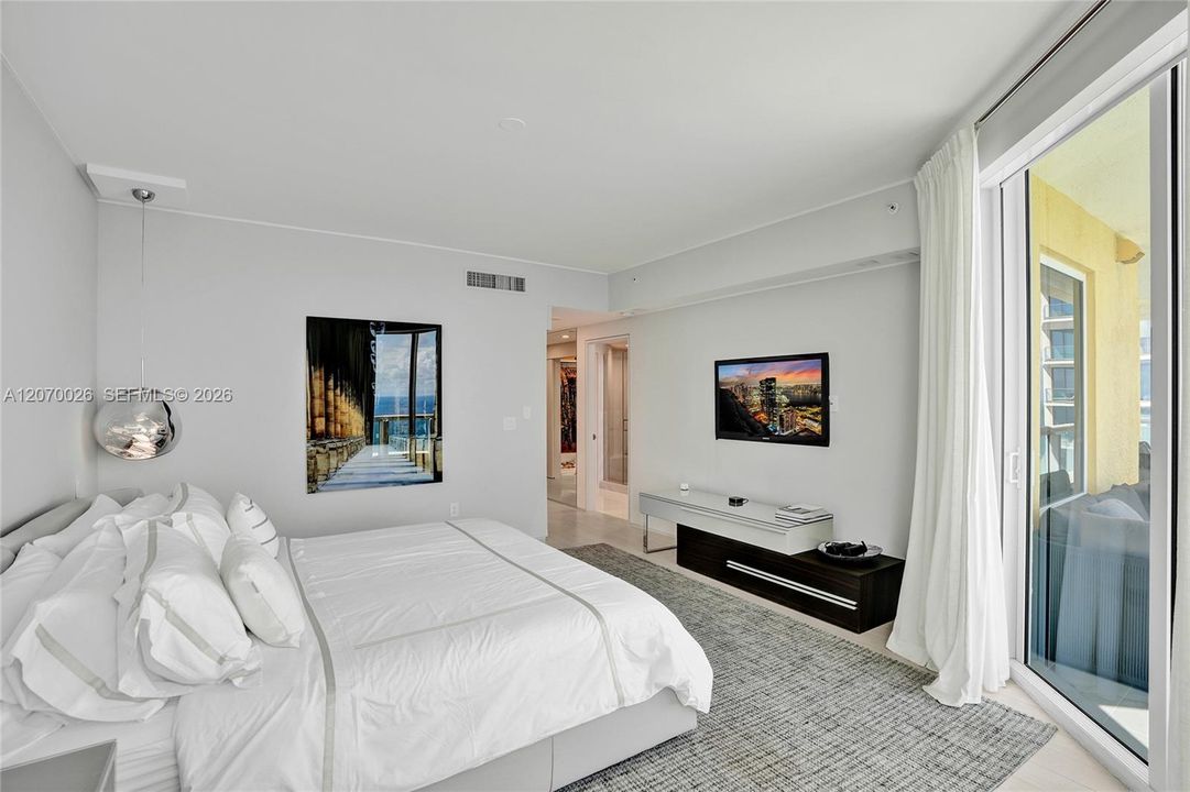 For Rent: $27,000 (4 beds, 4 baths, 2736 Square Feet)