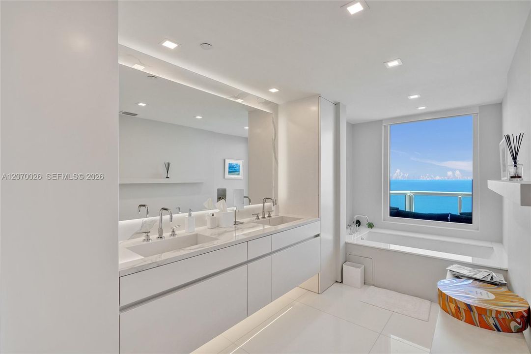 For Rent: $27,000 (4 beds, 4 baths, 2736 Square Feet)