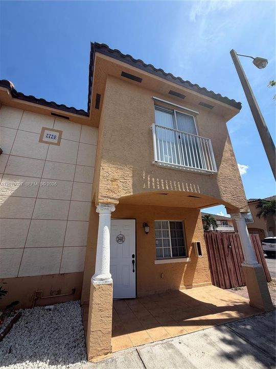 For Rent: $2,700 (3 beds, 2 baths, 1230 Square Feet)