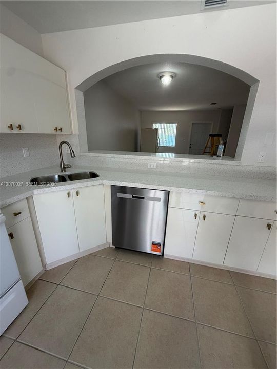 For Rent: $2,700 (3 beds, 2 baths, 1230 Square Feet)