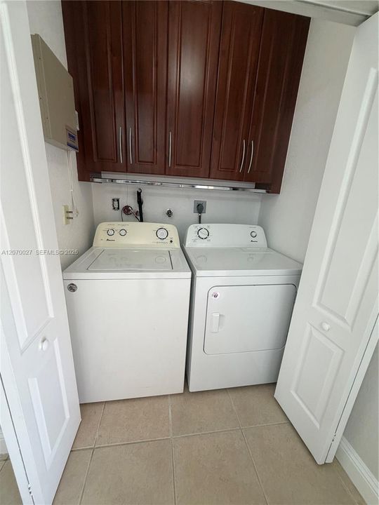 For Rent: $2,700 (3 beds, 2 baths, 1230 Square Feet)