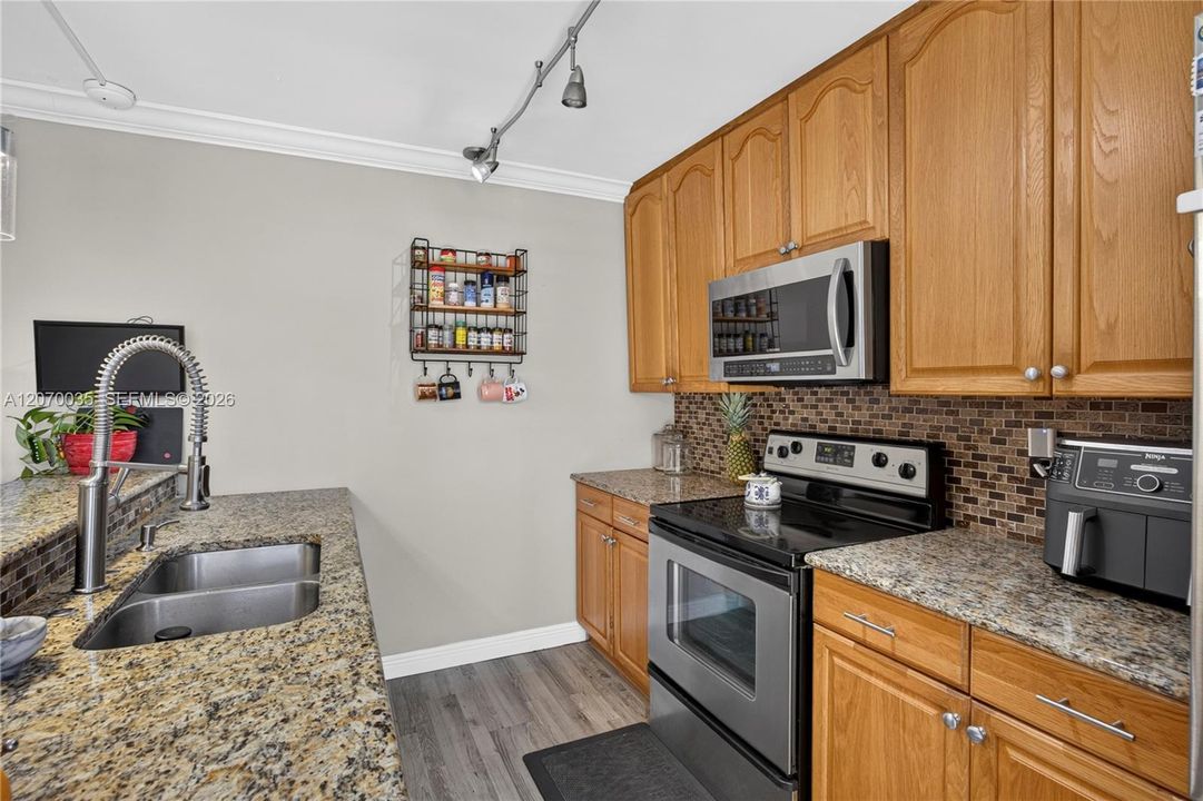 For Sale: $350,000 (3 beds, 2 baths, 1540 Square Feet)