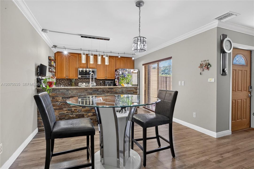 For Sale: $350,000 (3 beds, 2 baths, 1540 Square Feet)