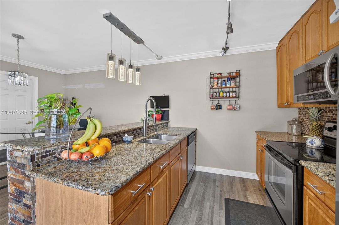 For Sale: $350,000 (3 beds, 2 baths, 1540 Square Feet)