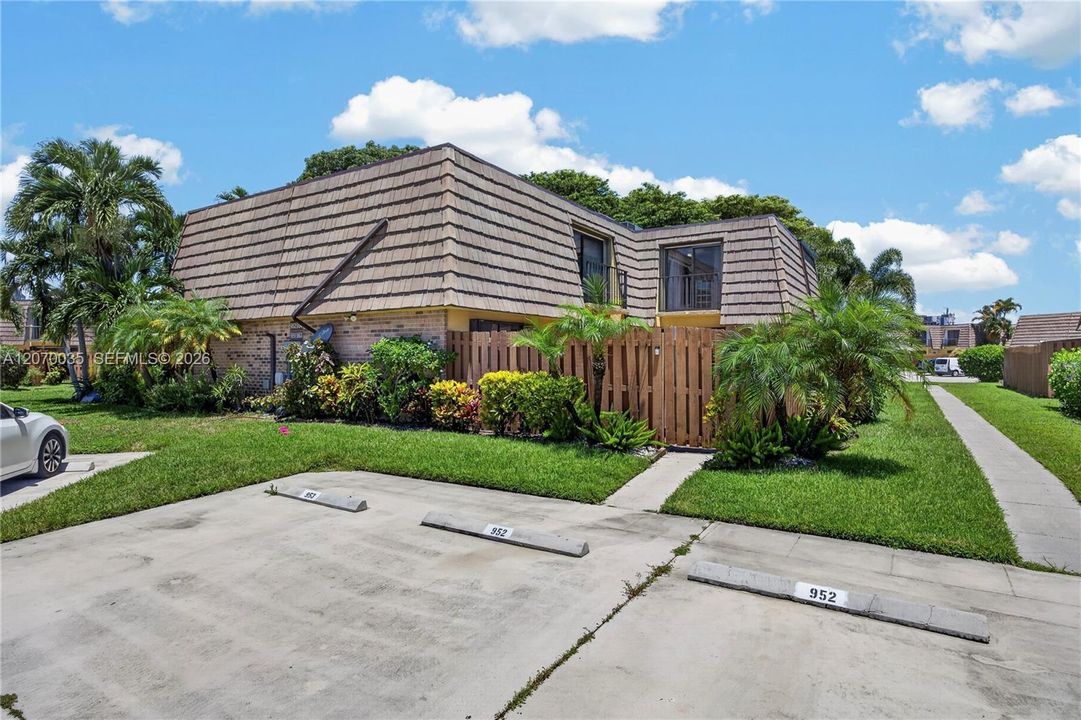 For Sale: $350,000 (3 beds, 2 baths, 1540 Square Feet)